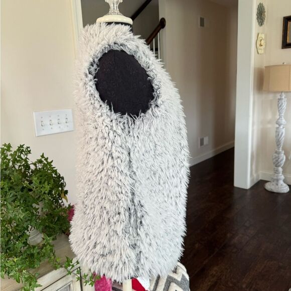 White paper crane Faux Fur Vest size small - Picture 2 of 4
